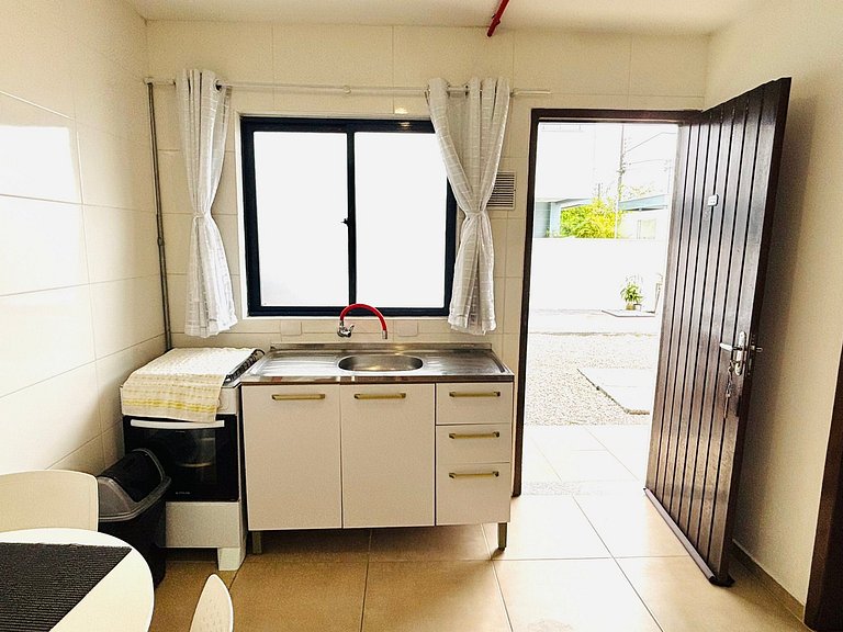 Canasvieiras - Apto Studio (102) - 700m da praia